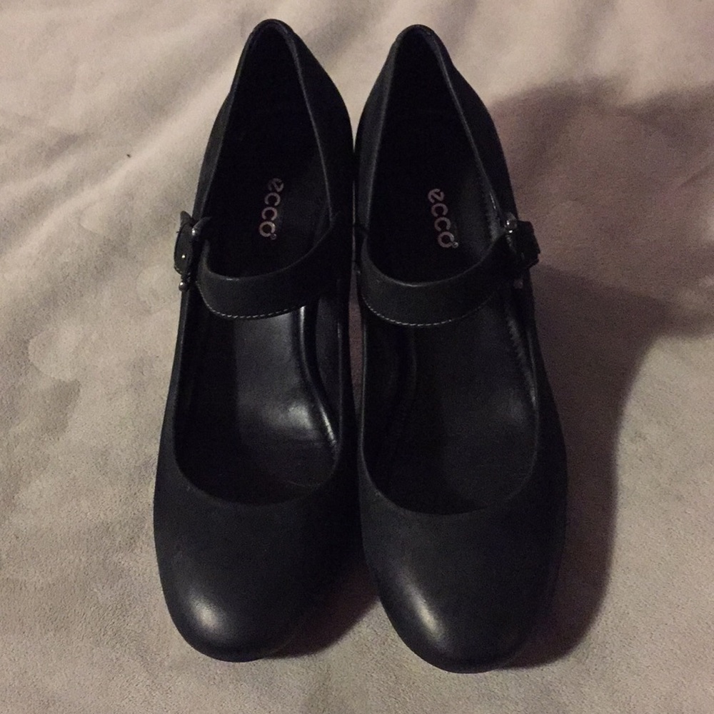 NWOT Ecco Mary Jane Heels